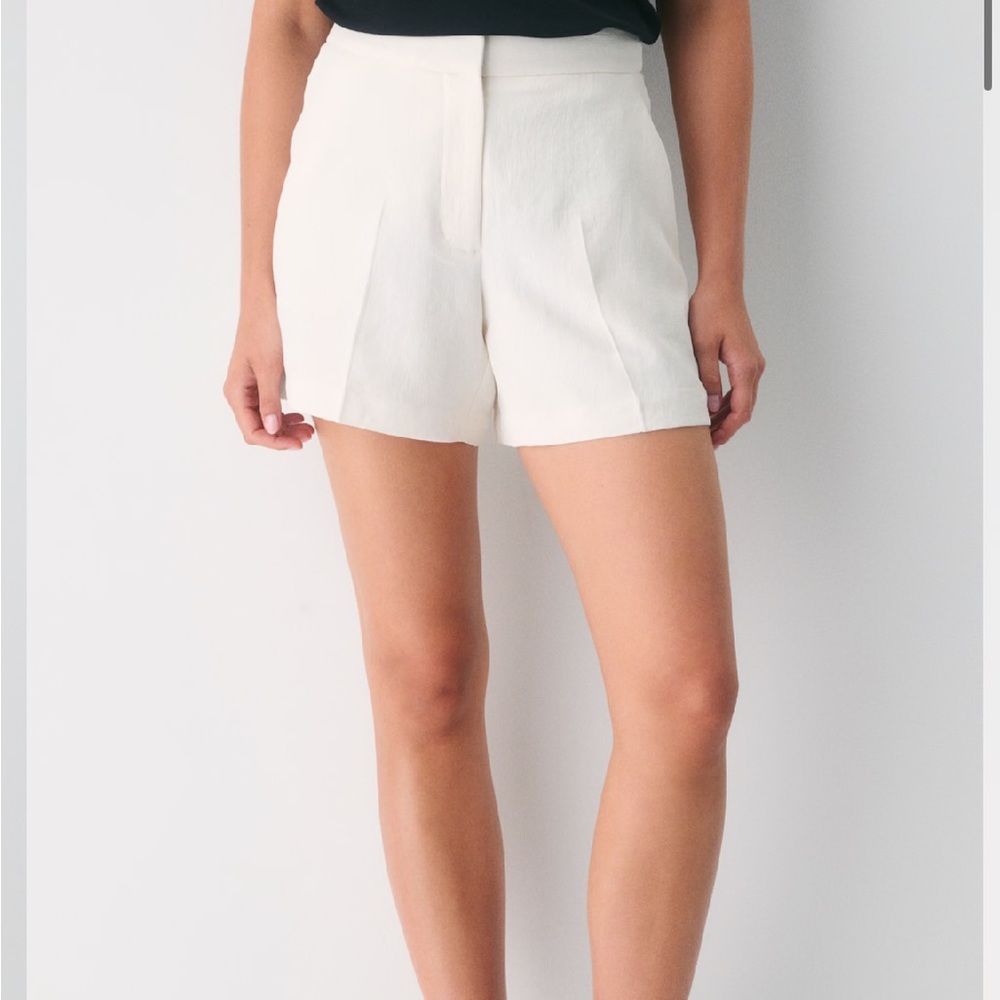 Wilfred Limitless Short White/Cream High-Rise Tailored Shorts